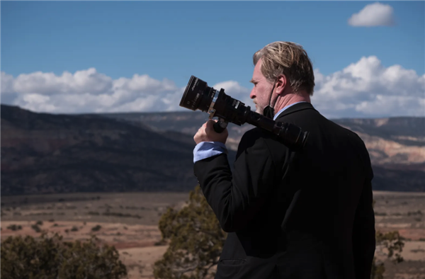 《奥本海默》诺兰专访:毁灭人类、原子弹比AI可怕