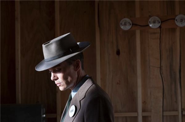 《奥本海默》诺兰专访:毁灭人类、原子弹比AI可怕