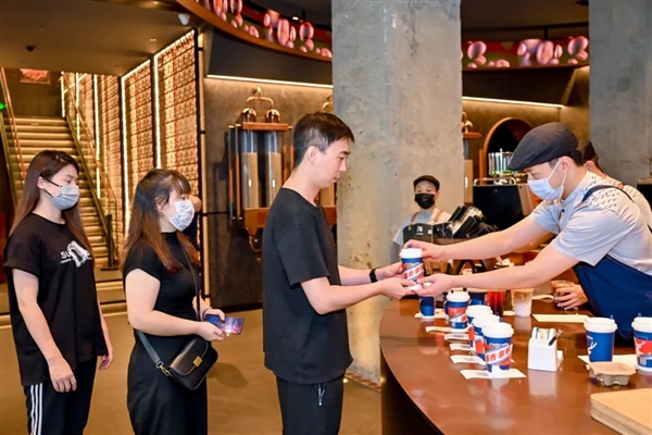 不是所有的咖啡 都能兑茅台