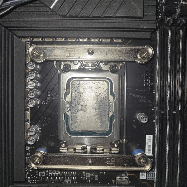 玩家买了颗假冒的i9-13900K：一开机 凌乱了