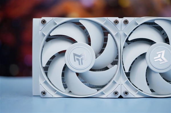 首款一体水冷！影驰RTX 4090金属大师AIO OC显卡图赏