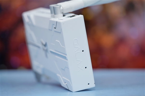 首款一体水冷！影驰RTX 4090金属大师AIO OC显卡图赏