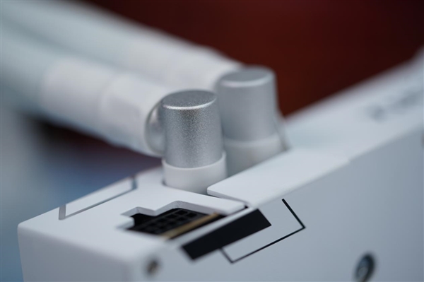 首款一体水冷！影驰RTX 4090金属大师AIO OC显卡图赏