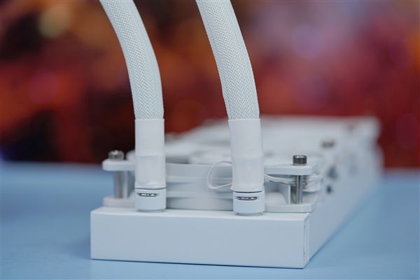 首款一体水冷！影驰RTX 4090金属大师AIO OC显卡图赏