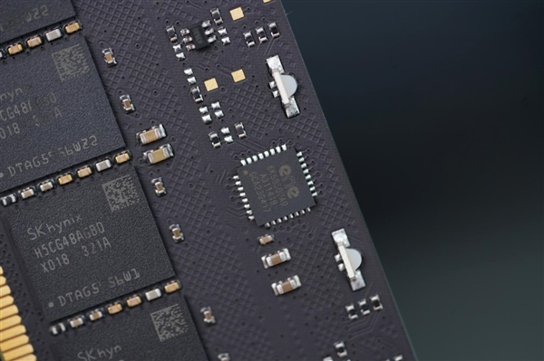 简约凌厉！七彩虹CVN银翼DDR5-6000 32GB内存图赏