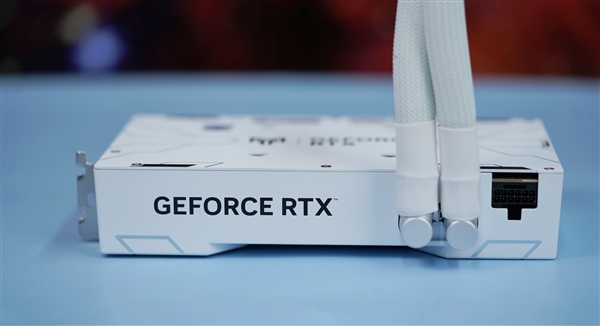 首款一体水冷！影驰RTX 4090金属大师AIO OC显卡图赏