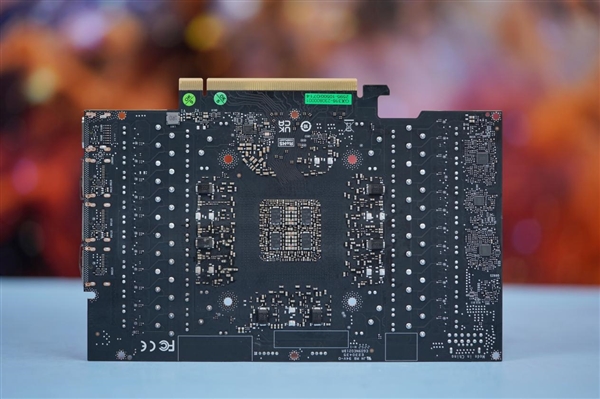 首款一体水冷！影驰RTX 4090金属大师AIO OC显卡图赏