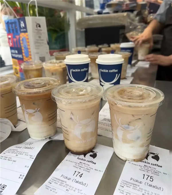 瑞幸们再这么玩下去 外国人也离酱香拿铁不远了