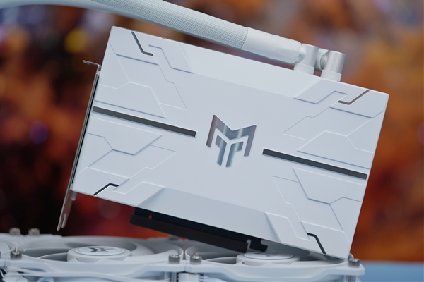 首款一体水冷！影驰RTX 4090金属大师AIO OC显卡图赏