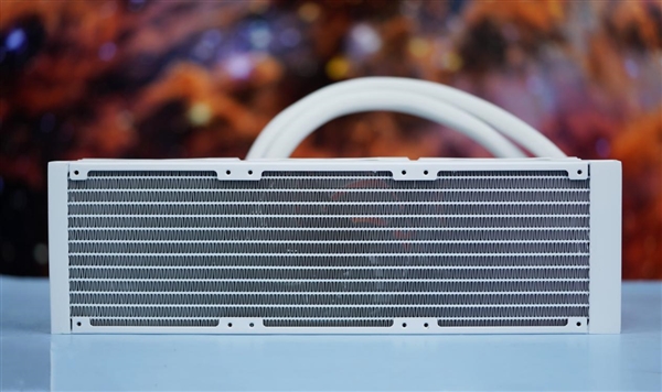 首款一体水冷！影驰RTX 4090金属大师AIO OC显卡图赏