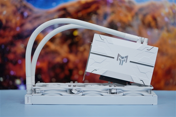 首款一体水冷！影驰RTX 4090金属大师AIO OC显卡图赏