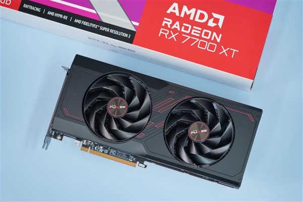 小巧双风扇！蓝宝石RX 7700 XT白金版显卡图赏