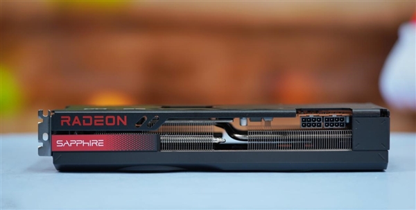 小巧双风扇！蓝宝石RX 7700 XT白金版显卡图赏