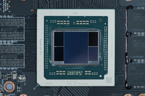 小巧双风扇！蓝宝石RX 7700 XT白金版显卡图赏