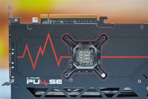 小巧双风扇！蓝宝石RX 7700 XT白金版显卡图赏