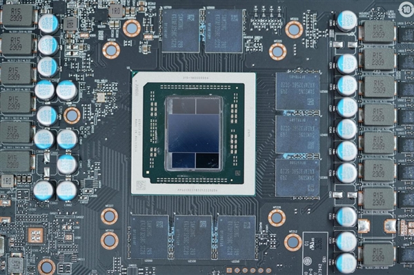 比RTX 4070更强更便宜！AMD RX 7800 XT公版图赏