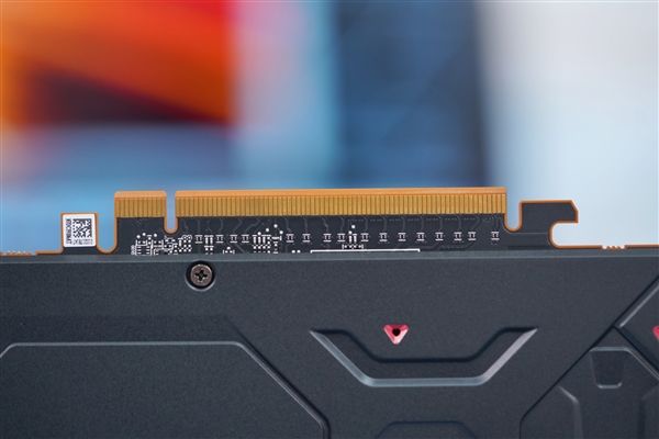 比RTX 4070更强更便宜！AMD RX 7800 XT公版图赏