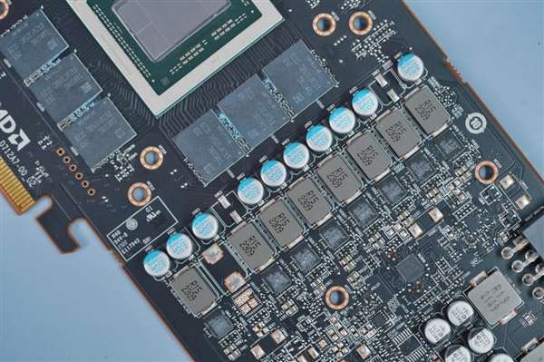 比RTX 4070更强更便宜！AMD RX 7800 XT公版图赏
