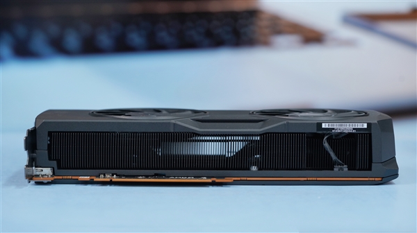 比RTX 4070更强更便宜！AMD RX 7800 XT公版图赏