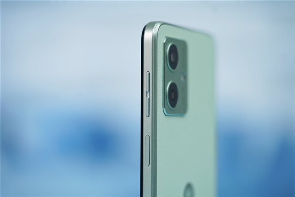 千元价位唯一皮质机身！moto G54葱绿图赏