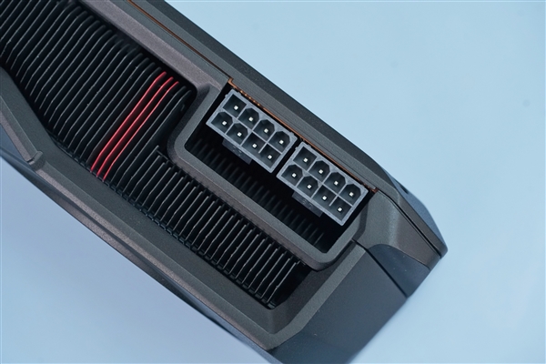 比RTX 4070更强更便宜！AMD RX 7800 XT公版图赏