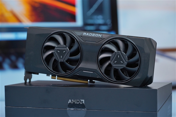 比RTX 4070更强更便宜！AMD RX 7800 XT公版图赏