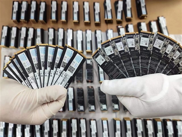 “存储空间”超大！一女子电单车藏1040根SSD入境被查：威刚“躺枪”