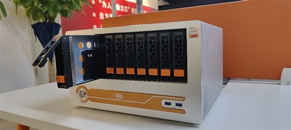 国产之光！龙芯中科桌面存储一体机发布：CPU、内存、系统全国产