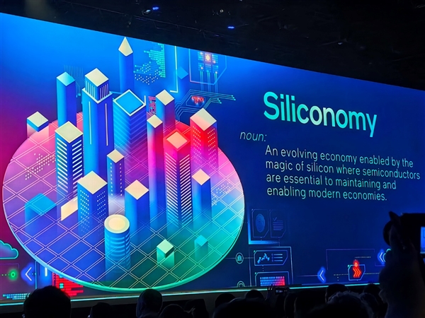 Intel AI软硬秀肌肉:酷睿Ultra发布时间官宣!明年更有288核心