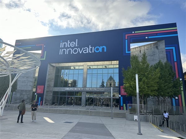 Intel AI软硬秀肌肉:酷睿Ultra发布时间官宣!明年更有288核心