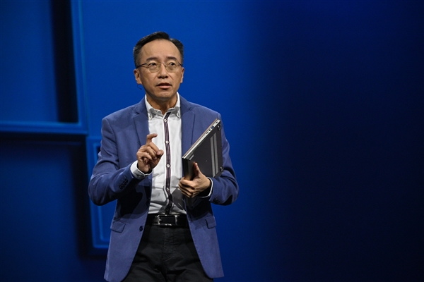 Intel AI软硬秀肌肉:酷睿Ultra发布时间官宣!明年更有288核心