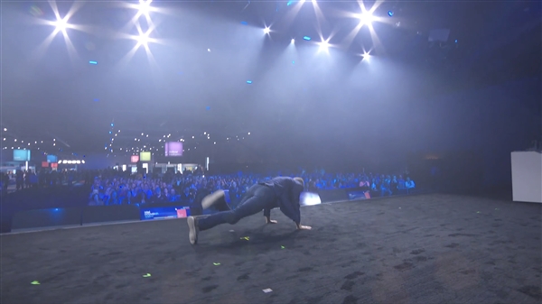 Intel AI软硬秀肌肉:酷睿Ultra发布时间官宣!明年更有288核心