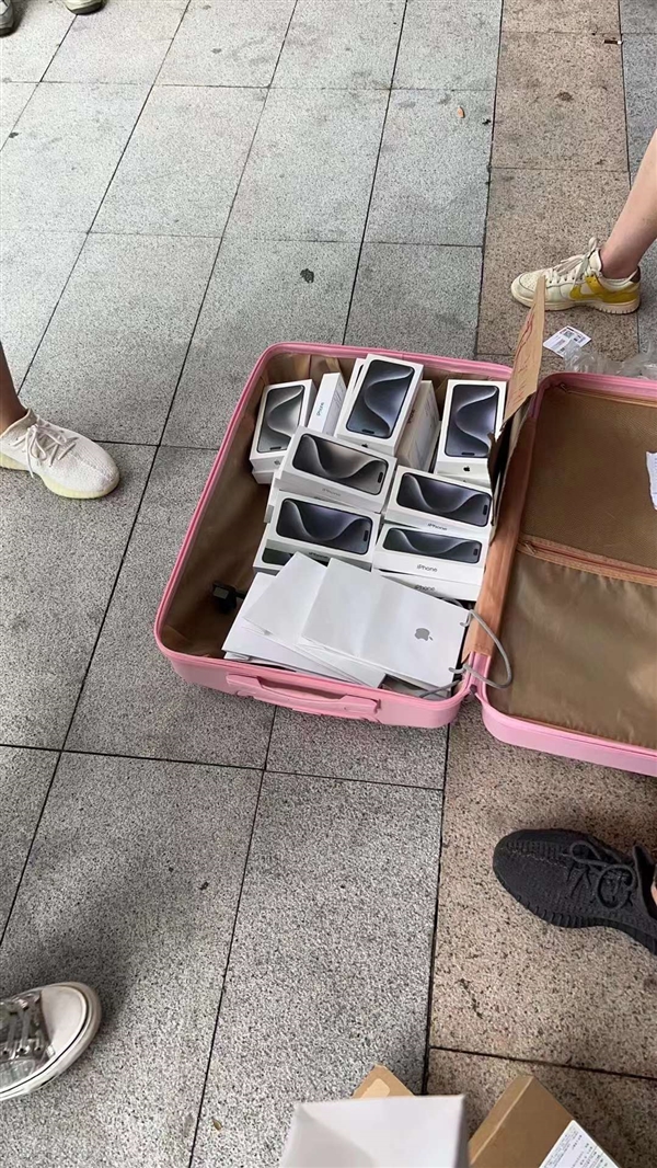 iPhone 15发售日当天：标准版依旧“破发” Pro版价格浮动较大