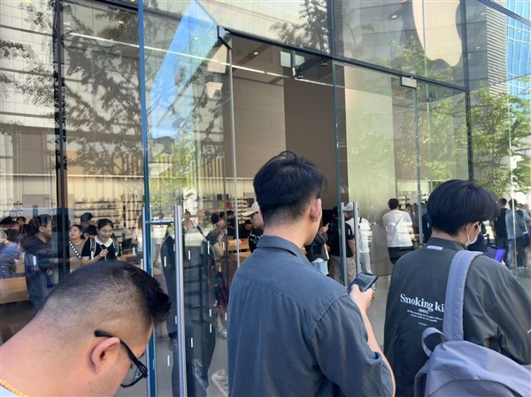 iPhone 15发售日当天：标准版依旧“破发” Pro版价格浮动较大