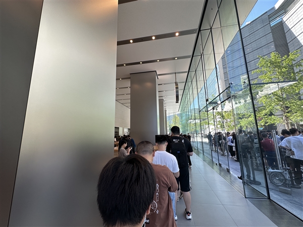 iPhone 15发售日当天：标准版依旧“破发” Pro版价格浮动较大