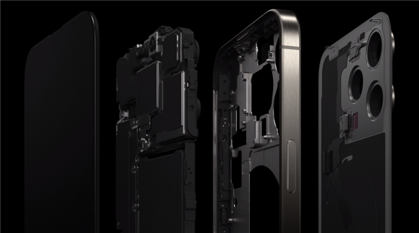 小米王腾上手iPhone 15 Pro：最大的升级是变轻了