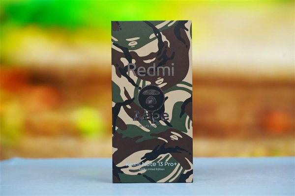 专属淡金色星耀双眸！Redmi Note 13 Pro+AAPE潮流限定图赏