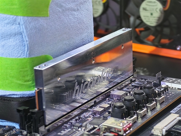DDR5-11200距世界纪录只差54MHz！大神HiCookie秀技嘉主板彪悍超频
