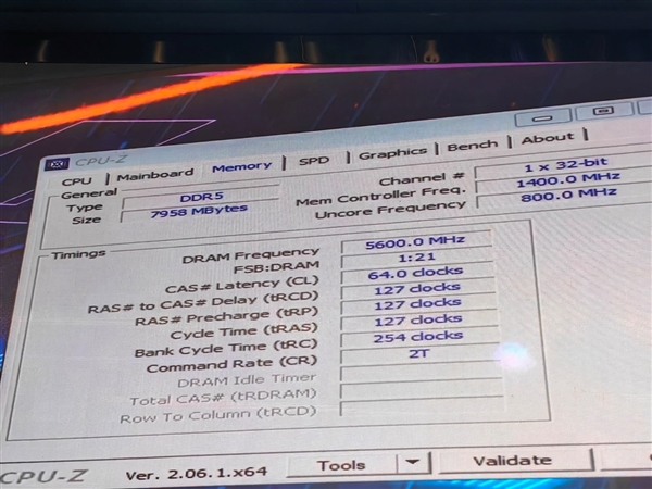 DDR5-11200距世界纪录只差54MHz！大神HiCookie秀技嘉主板彪悍超频