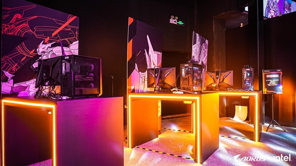 DDR5-11200距世界纪录只差54MHz！大神HiCookie秀技嘉主板彪悍超频