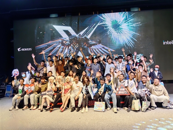 DDR5-11200距世界纪录只差54MHz！大神HiCookie秀技嘉主板彪悍超频