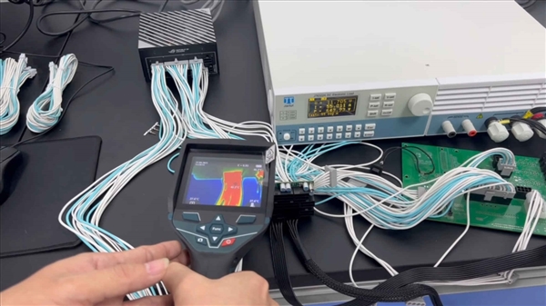 16针供电接口终于完美了：640W功率也没有烧毁！