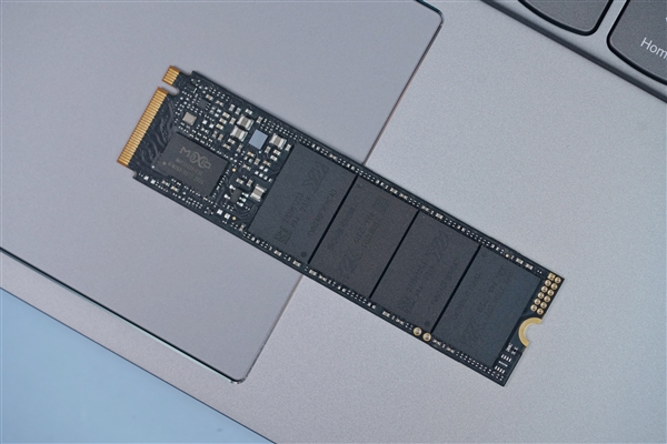 读取7000MB/s！699元长江存储致态Ti600 2TB SSD图赏