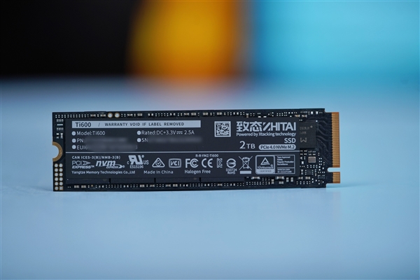 读取7000MB/s！699元长江存储致态Ti600 2TB SSD图赏