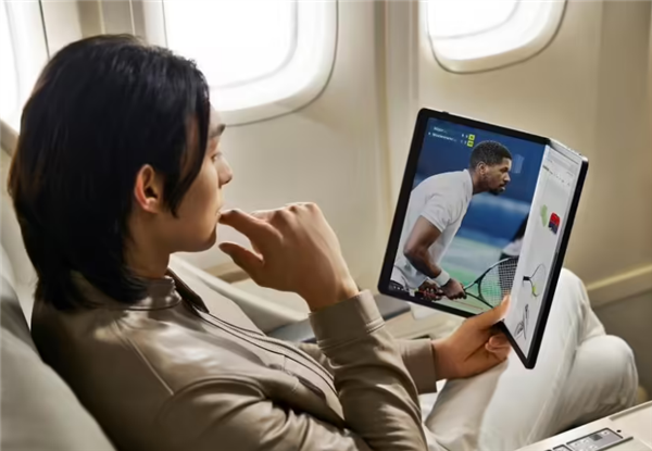 LG 17英寸折叠屏笔记本发布：屏幕采用抗皱褶材料 3万次折叠测试