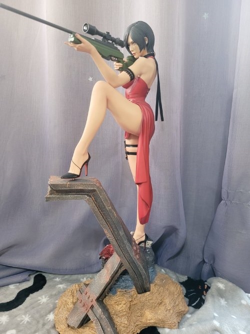 玩家分享艾达王雕像：经典红裙大秀身材