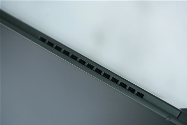 锐龙7040加持！宏碁传奇Edge 16笔记本2023款图赏