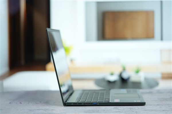 锐龙7040加持！宏碁传奇Edge 16笔记本2023款图赏