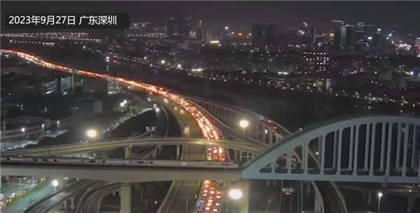 假期第一天哪座城市最堵？航拍多地高速拥堵 尾灯连成红线！