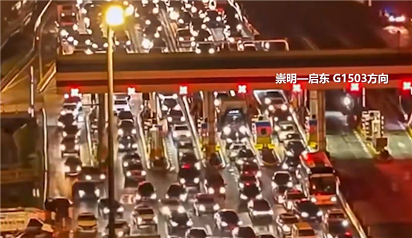假期第一天哪座城市最堵？航拍多地高速拥堵 尾灯连成红线！